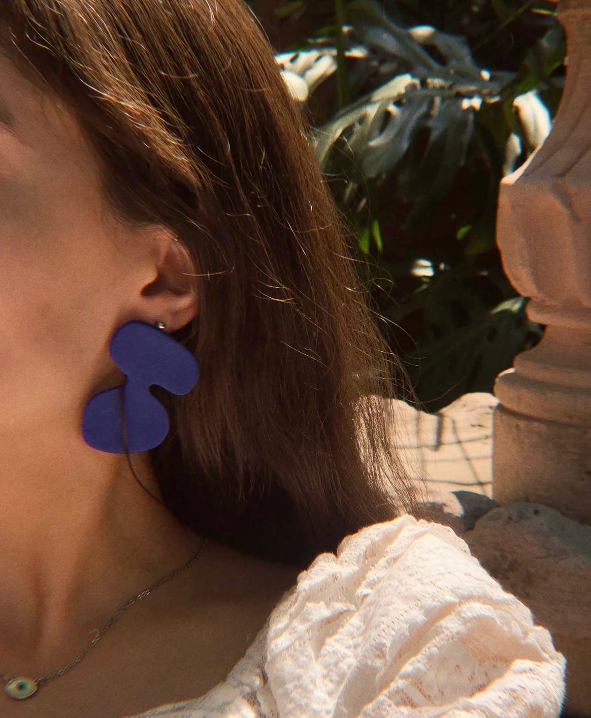 DIARIA aretes largos arcilla