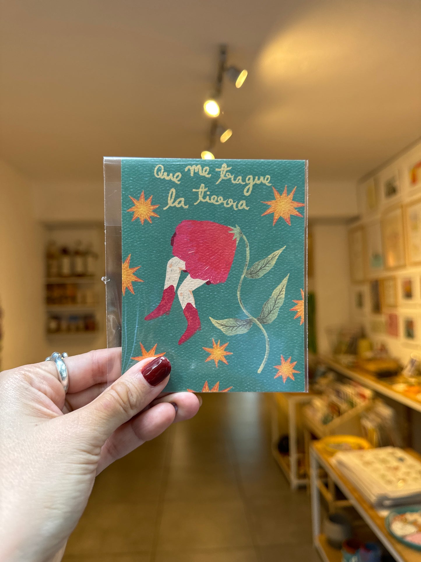 LUISA postal “que me trague la tierra”
