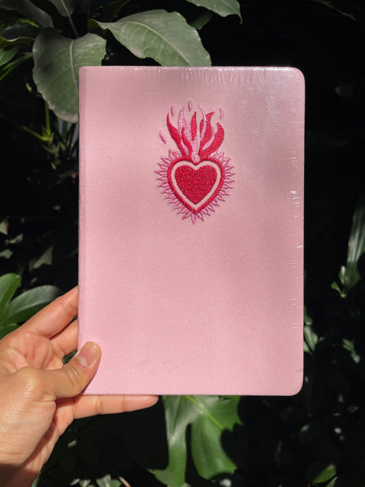PINKA libreta bordada corazón