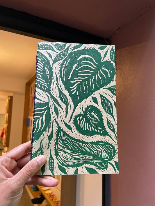 HIJASDELALUNA libreta media carta hoja verde