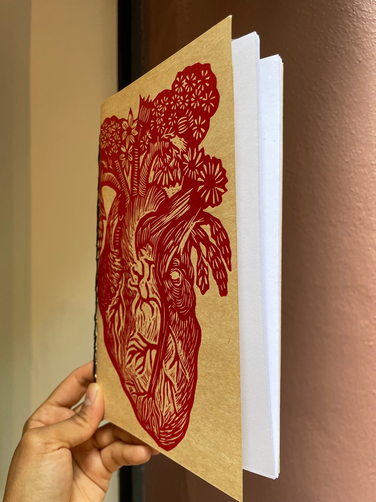 HIJASDELALUNA libreta media carta corazón rojo