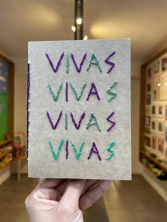 HIJASDELALUNA libreta 1/4 vivas bordadas