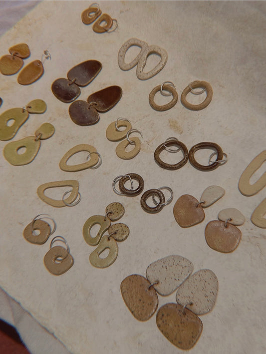 DIARIA aretes largos cerámica
